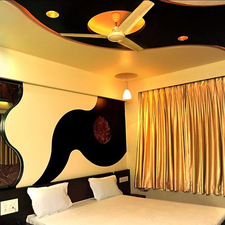 Tulsi Motel Nadiad ภายนอก รูปภาพ