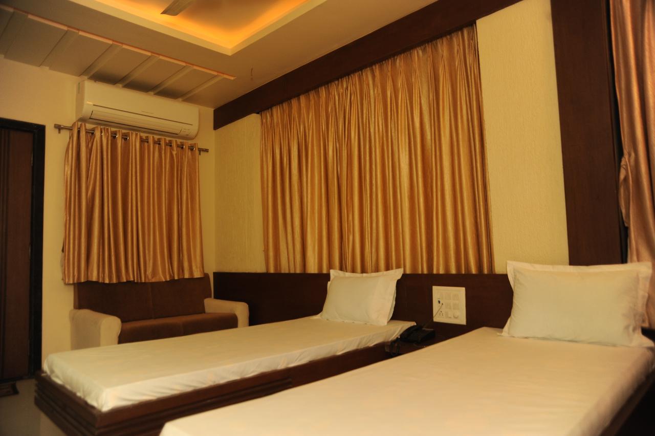 Tulsi Motel Nadiad ภายนอก รูปภาพ