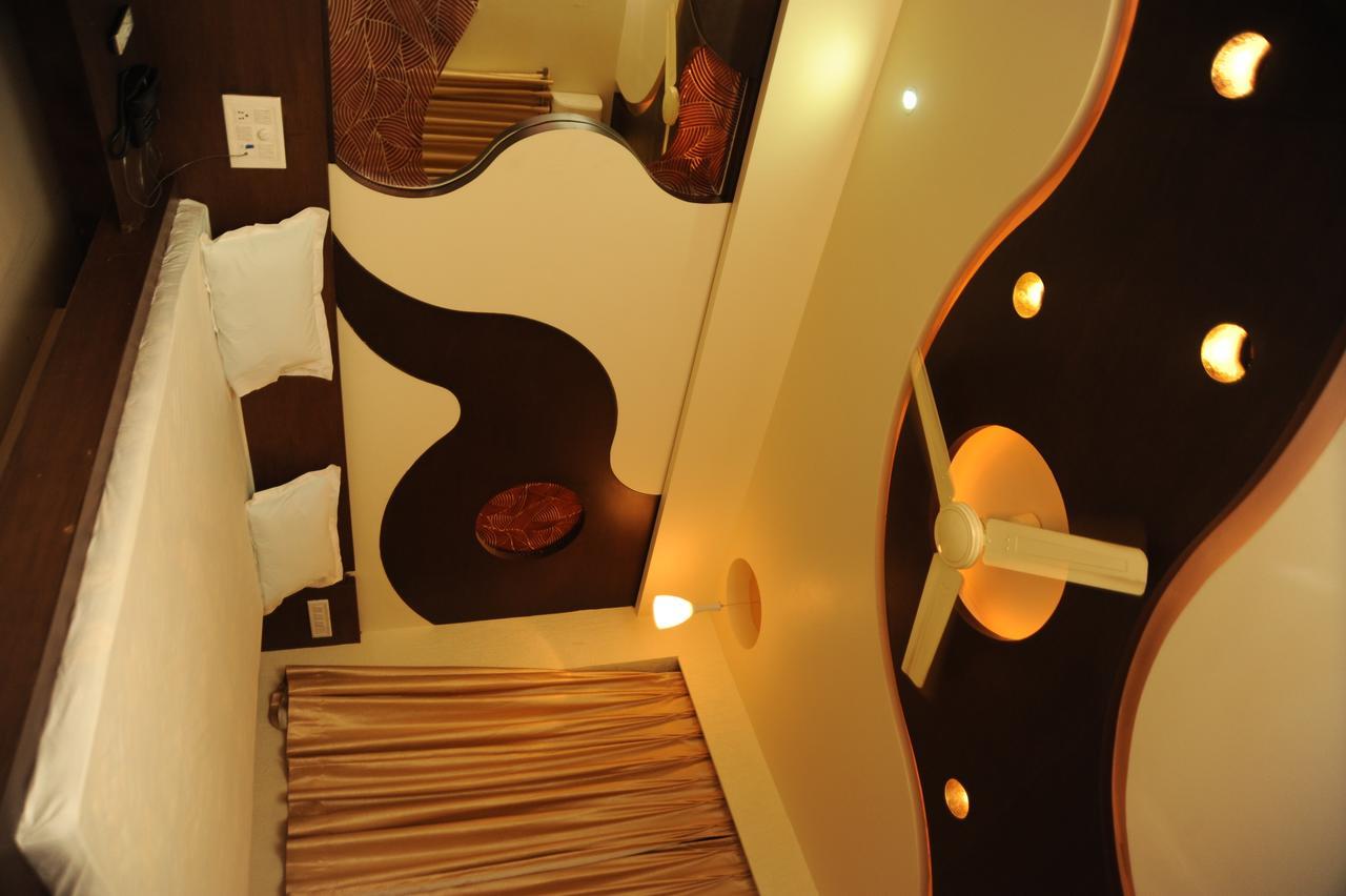 Tulsi Motel Nadiad ภายนอก รูปภาพ