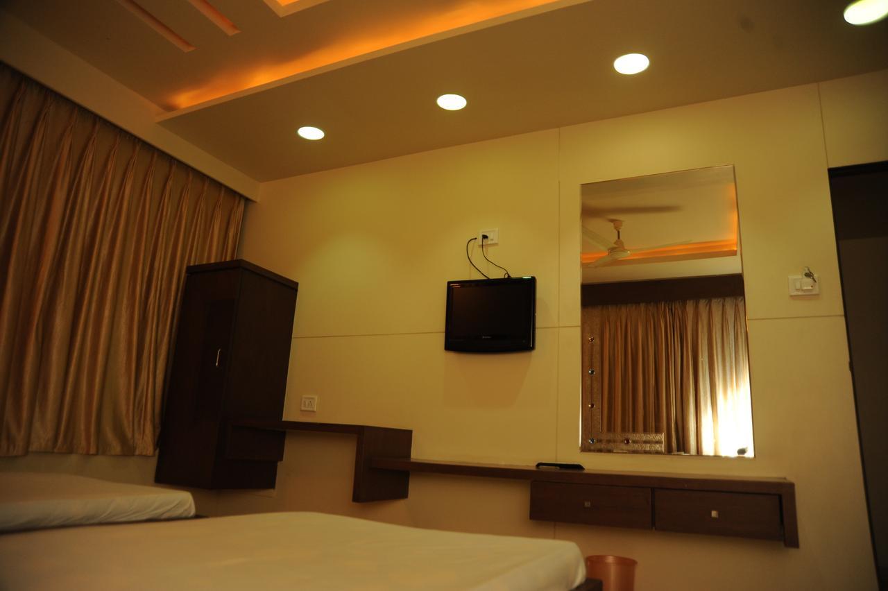 Tulsi Motel Nadiad ภายนอก รูปภาพ