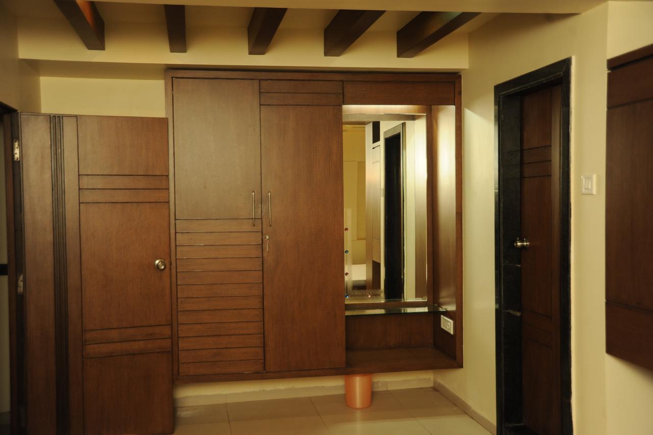 Tulsi Motel Nadiad ภายนอก รูปภาพ
