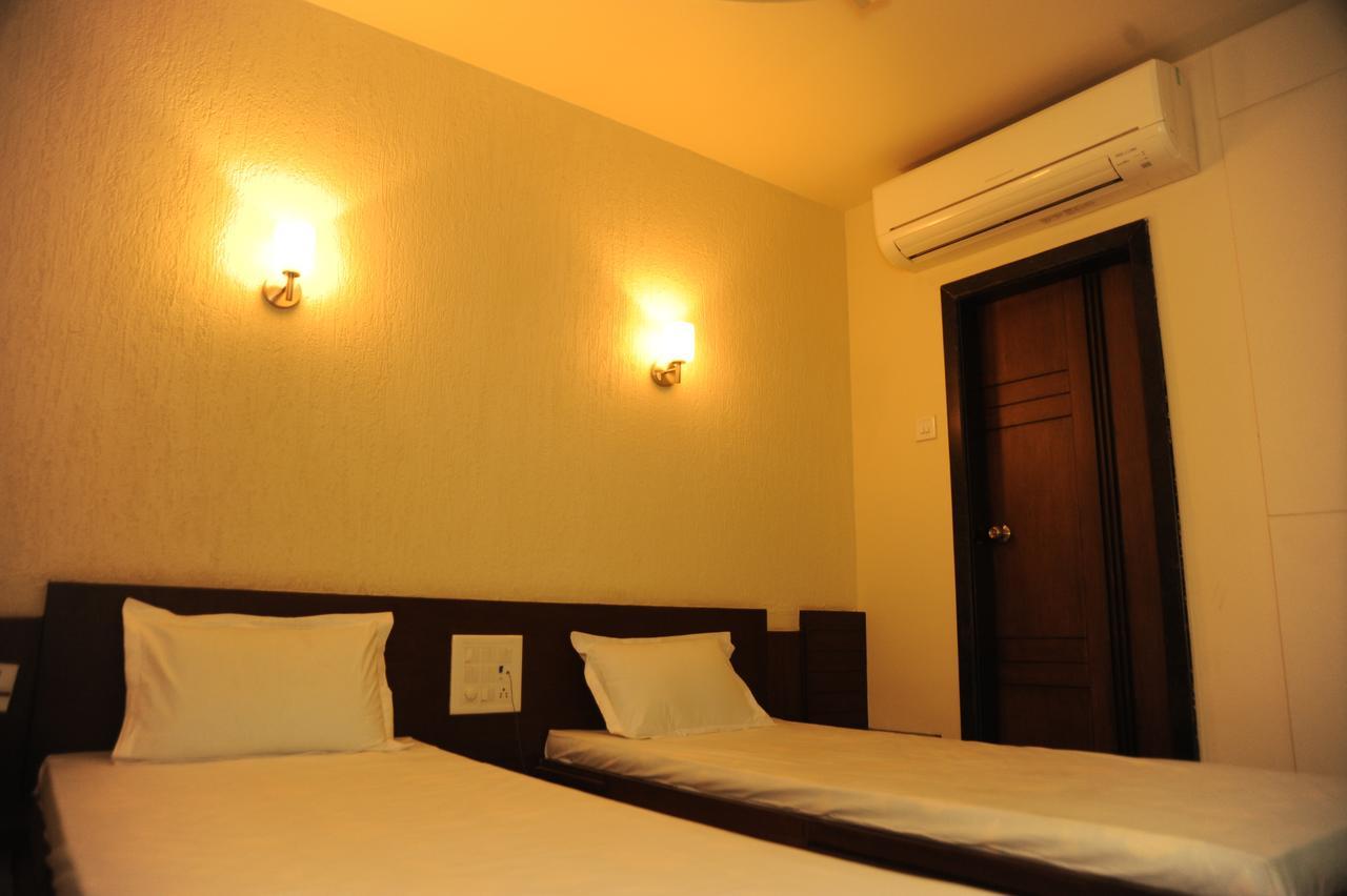 Tulsi Motel Nadiad ภายนอก รูปภาพ